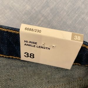 Zara high rise jeans size 6